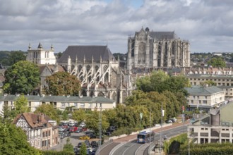 View of the city center, taken from the Table d'Orientation de Beauvais. In the center, the Gothic