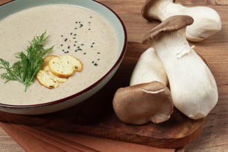 Mushroom cream soup, with dill and bruschetta, mushroom eringi