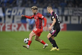 Duel, action Niklas Dorsch 1. FC Heidenheim 1846 FCH (30) against Miro Muheim Hamburger SV HSV (28)
