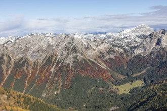 Autumn atmosphere, snow on mountain peaks, autumn foliage, Hochschwab massif, in the Gsollalm