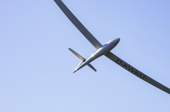 A Schempp-Hirth Arcus E motor glider, registration D-KWKU, during a screening as part of an air