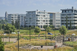 Park Töölönlahden kesäpuisto, residential buildings, Alvar Aallon katu, Helsinki, Finland
