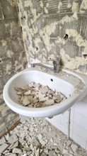 Demolition and dismantling, renovation of the bathroom. In the picture, sink and tiles. Horn-Bad