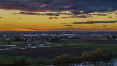 At sunset, the city of Straubing is painted in warm colors. The Danube flows calmly, while the