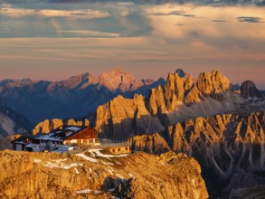 Alpenglühen, Rifugio Lagazuoi and rugged Dolomite peaks in the evening light, Dolomites, Alps,