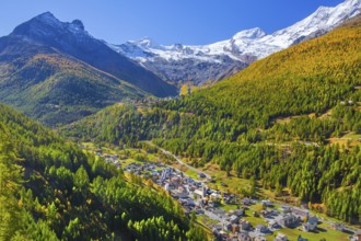 View of Saas-Grund and Saas-Fee with Alalin 4027m and Alphubel 4206m in autumn, Saas-Fee,