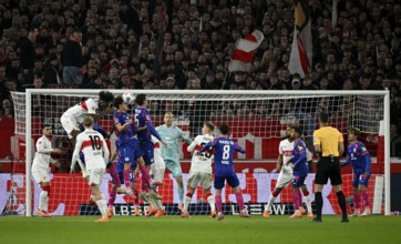 Penalty area scene, goal room scene header duel duel action Dan-Axel Zagadou VfB Stuttgart (23)