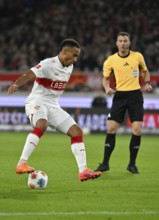 Jamie Leweling VfB Stuttgart (18) Ball Action Referee Felix Zwayer MHPArena, MHP Arena Stuttgart,