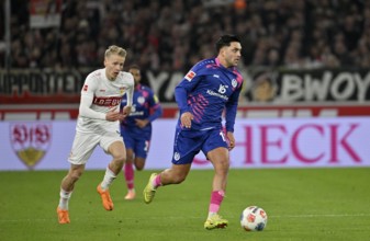 Nadiem Amiri 1. FSV Mainz 05 (10) Action on the ball against Chris Führich VfB Stuttgart (10)