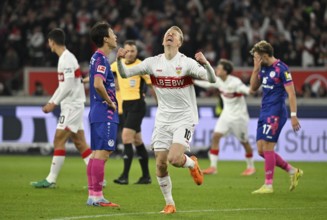 Goal cheers Chris Führich VfB Stuttgart (10) Benedict Hollerbach 1. FSV Mainz 05 (17) Jae-sung Lee