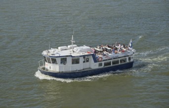 Ferry from Kauppatori fish market to Lonna and Suomenlinna islands, harbour, Helsinki, Finland