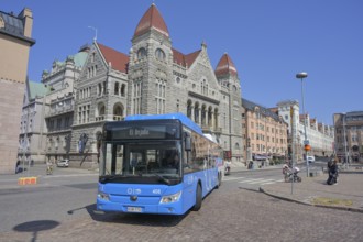 Bus, Rautatientori station square, the Finnish National Theatre in the back, Suomen