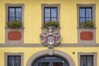 Facade with city coat of arms, town hall, market square, Deutsche Korbstadt, Lichtenfels, Upper