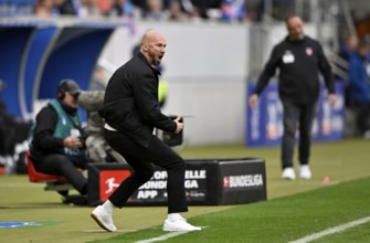 Coach coach Christian Ilzer TSG 1899 Hoffenheim on the sidelines gesture behind coach Frank Schmidt