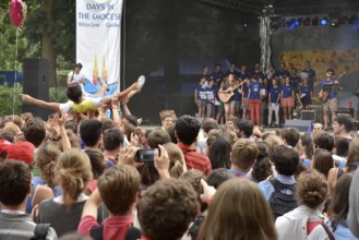 24.07.2016 Wroclaw, Mercy Fest w Park Poludniowy z udzialem pielgrzymow SDM n/z wystep zespolu z