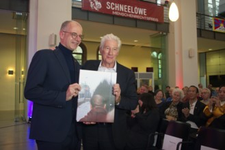 Richard Gere (International Chairman of the International Campaign for Tibet) receives a personal