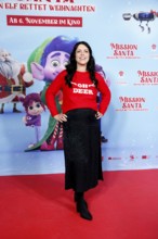 Painting tub at a special screening of MISSION SANTA - AN ELF SAVES CHRISTMAS at the Kulturbrauerei