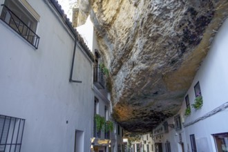 Setenil de las bodegas, cadiz, spain Houses in setenil de las bodegas, spain, built into a massive