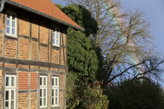 Half-timbered house mit Regenbogen, mountain village Lüdersen, City of Springe, Hanover Region,