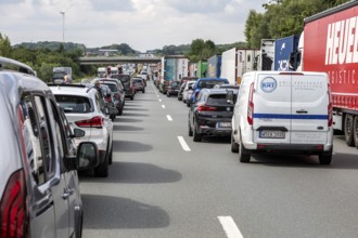 Emergency lane and traffic jam on A2 towards Dortmund, full closure due to accident — A2, North