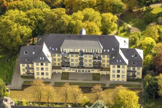 Aerial view, Bärendelle housing development with autumn trees, former school building, Frohnhausen,