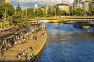Strassen-Cafe am Donaukanal, Schwedenplatz, Vienna, Austria