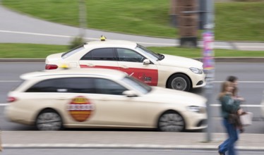 Taxis, Düsseldorf-Bilk railway station, taxi stand, North Rhine-Westphalia