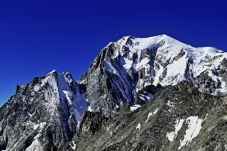 From the left, the mountains, L'Aiguille Blanche de Peuterey, Mont Blanc, Pointe Helbronner viewing