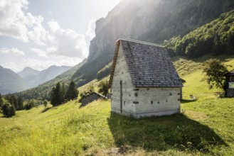 Alm and modern chapel, Alm Enge, Hirschau, Kanisfluh, Bregenzerwald, Vorarlberg, Alps, Austria