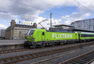 Flixtrain train on track 2 in Essen main station, view of the city center, Handelshof building with