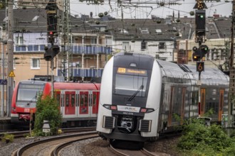 Rhein-Ruhr-Express, RRX train, RE5 on the way to Oberhausen, S6 on the way to Düsseldorf airport,