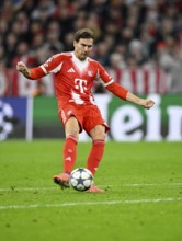 Leon Goretzka FC Bayern Munich FCB (08) Action on the ball Champions League, Allianz Arena, Munich,