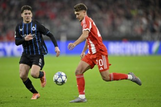 Tom Bischof FC Bayern Munich FCB (20) Ball action against Christos Tzolis Club Brugge FC Brugge
