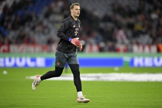 Warm-up training goalkeeper Manuel Neuer FC Bayern Munich FCB (01) Champions League, Allianz Arena,