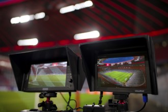 Backdoor camera monitors, overview view, total, goal, blue hour, Champions League, Allianz Arena,