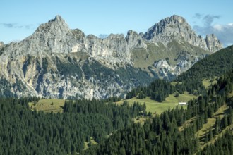 View from the Saalfelder Höhenweg to Schartschrofen and Rote Flüh, Tannheimer Tal, Allgäu Alps,