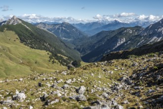 View from the Saalfelder Höhenweg hiking trail to the Tannheimer Mountains, Tannheimer Tal, Allgäu