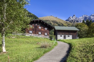 Old farmhouse in Einödsbach, behind Trettachspitze, autumn atmosphere, behind Trettachspitze,