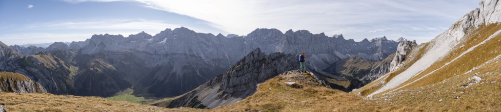 Alpine panorama, hiker on hiking trail, hiking to Gamsjoch, behind Dreizinkenspitze and Laliederer