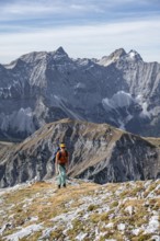 Female hiker on hiking trail, hiking to Gamsjoch, Laliderer Wand and Laliderer Spitze, eastern