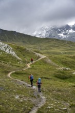 Hikers on hiking trail, cloudy mountain landscape, Hohe Tauern National Park, Carinthia, Austria