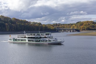 Excursion boat, bridge, Biggesee near Sondern, Olpe, Sauerland, North Rhine-Westphalia, Germany