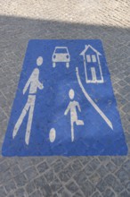 Sign painted on the street for Spielstraße, Amberg, Upper Palatinate, Bavaria, Germany