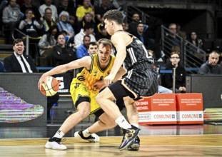 Basketball easyCredit BBL Cup round of 16, Alba Berlin, Ratiopharm Ulm from left Malte Delow (Alba