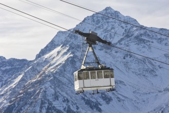 The Whitelady cable car connects Bormio 2000 with Bormio 3000 on the summit of Cima Bianca in