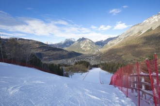 On the jump from San Pietro, the Stelvio ski slope descends steeply to Bormio. The World Cup