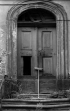 Germany, Freiberg, 12.8.1992, derelict door, gate, broom