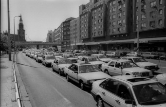 Germany, Berlin, 31.7.1992, mourning convoy of taxi drivers for a murdered colleague