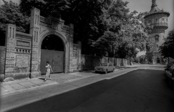 Germany, Halle, 5.8.1992, entrance to the Jewish Cemetery in Halle, Wasserturm Nord