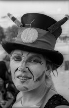 Germany, Berlin, 1.8.1992, Wise Fool Puppet Intervention, street theatre from San Francisco, under